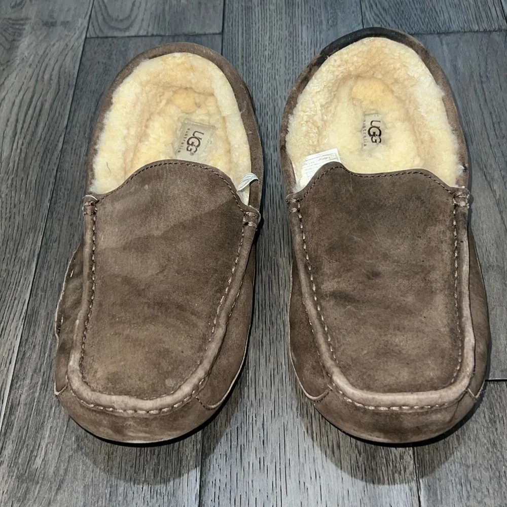 Mens Ugg Australia suede loafers/slippers